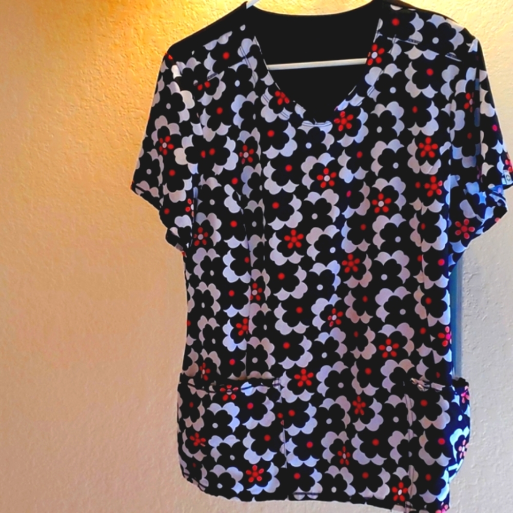 Cherokee Infinity scrub top